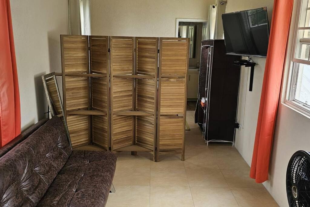 Seclusion Studio Apartment. Saint Philip Exteriér fotografie